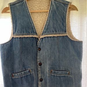 Vintage Levi’s denim Sherpa vest orange tag fits like M
